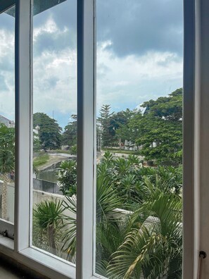 ห้องแฟมิลี่ | เครื่องนอนระดับพรีเมียม, เตียงเมมโมรีโฟม, โต๊ะทำงาน