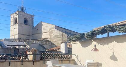 Appartement centre-ville avec clim, wifi, terrasse, machine à lavée et parking.