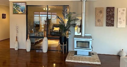Country Oasis on Evans Street
Entire home in Collie, Australia