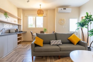 Apartamento | Área de estar | Smart TV 45 polegadas com canais via satélite