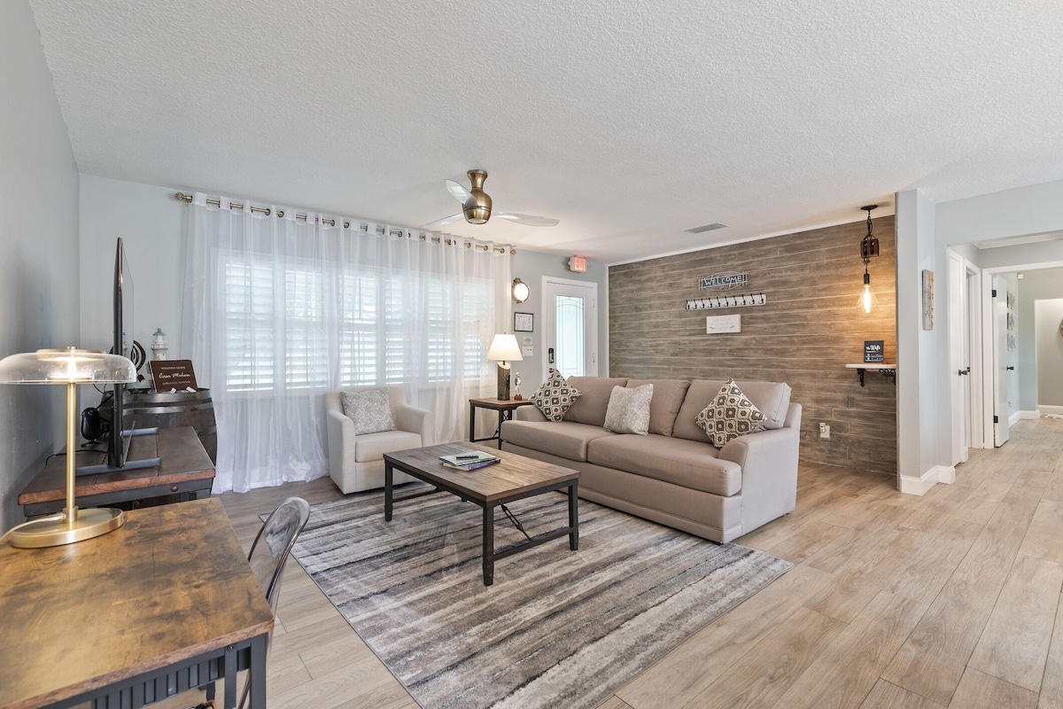 Photo 4 of Family Retreat with Great Location to Downtown and the Beaches!