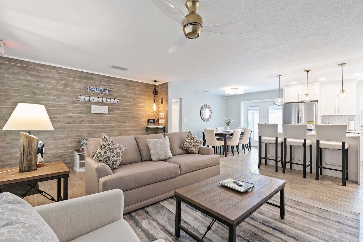 Photo 2 of Family Retreat with Great Location to Downtown and the Beaches!