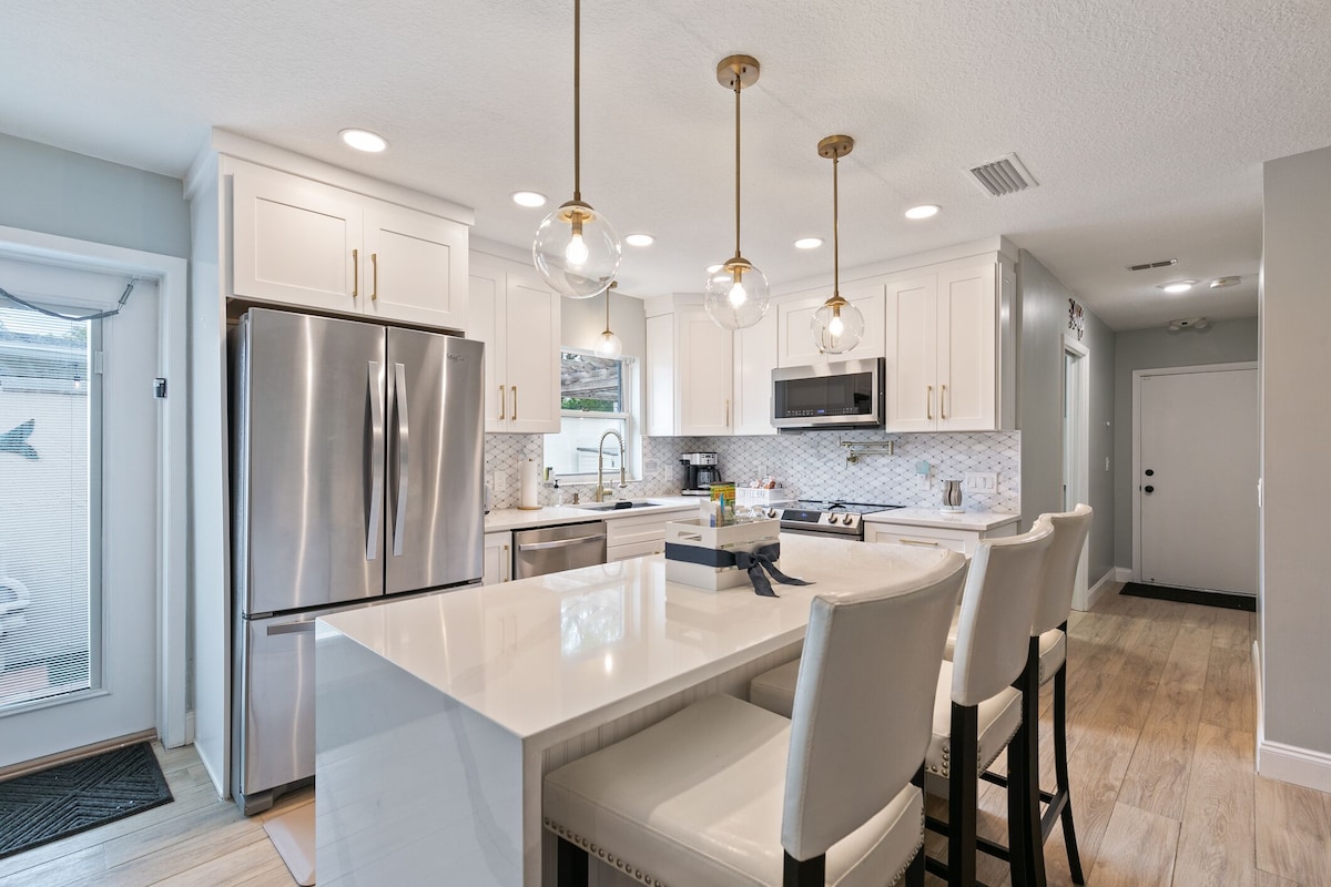 Photo 3 of Family Retreat with Great Location to Downtown and the Beaches!