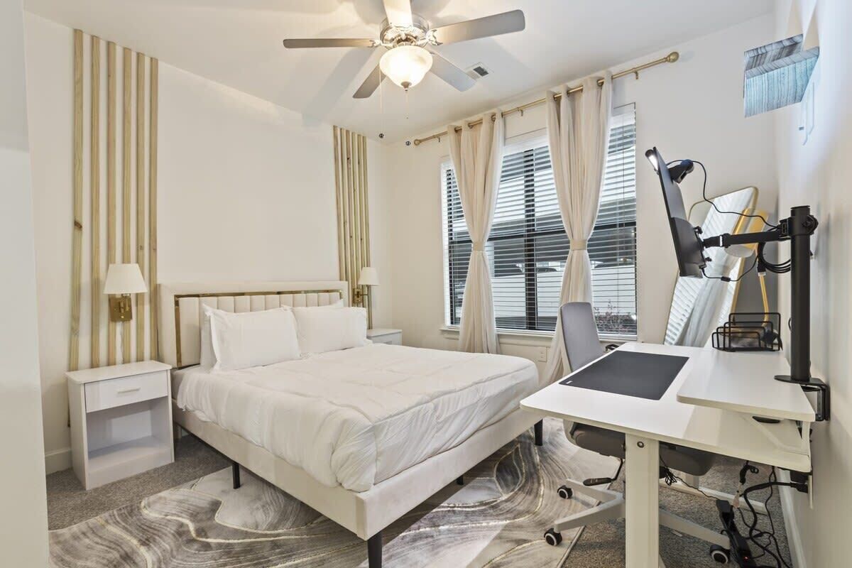 [NEW listing] Remodeled Luxe 2B near Legacy West | Fast Wi-Fi, Gym