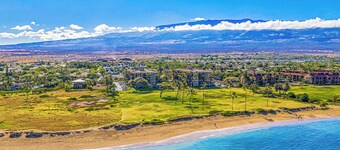 NEWLY Updated, Beachfront, WALK out to Beach, Pool, Hot Tub, BBQ!