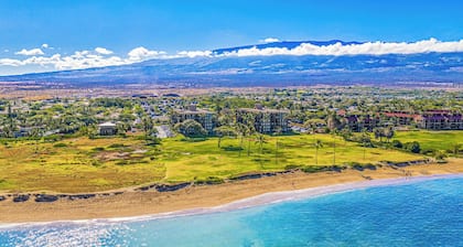 NEWLY Updated, Beachfront, WALK out to Beach, Pool, Hot Tub, BBQ!