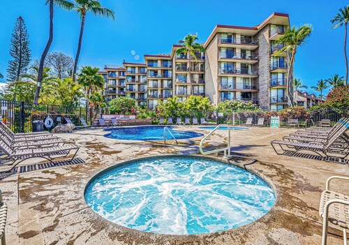 NEWLY Updated, Beachfront, WALK out to Beach, Pool, Hot Tub, BBQ!