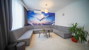 Lobby sitting area - Hotel DAMAR (Citluk)