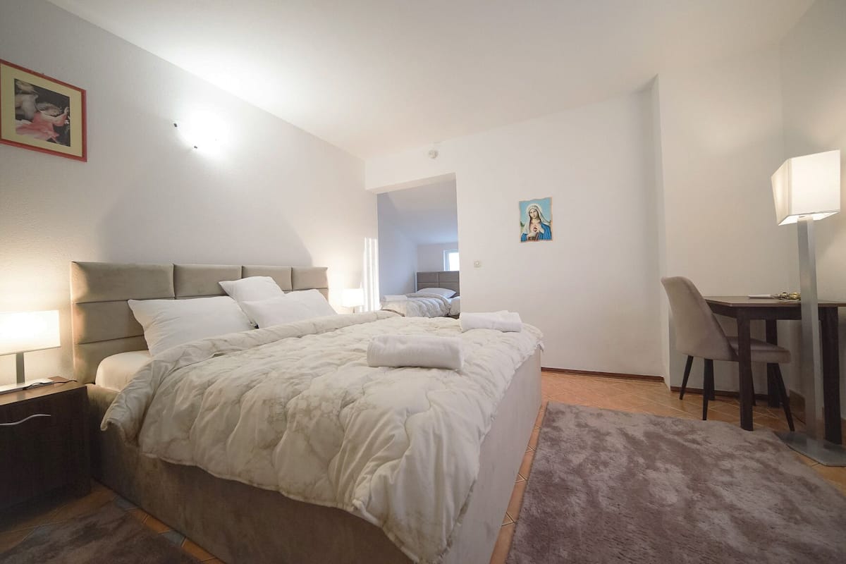 Classic Quadruple Room | Desk, free WiFi
