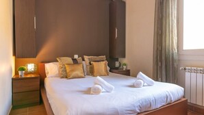 3 bedrooms, iron/ironing board, WiFi (free), bed sheets
