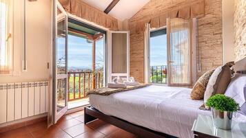 3 habitaciones, tabla de planchar con plancha, wifi y ropa de cama