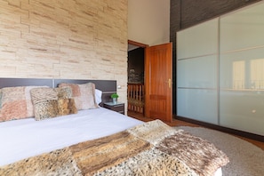 3 dormitorios, tabla de planchar con plancha, wifi gratis y ropa de cama