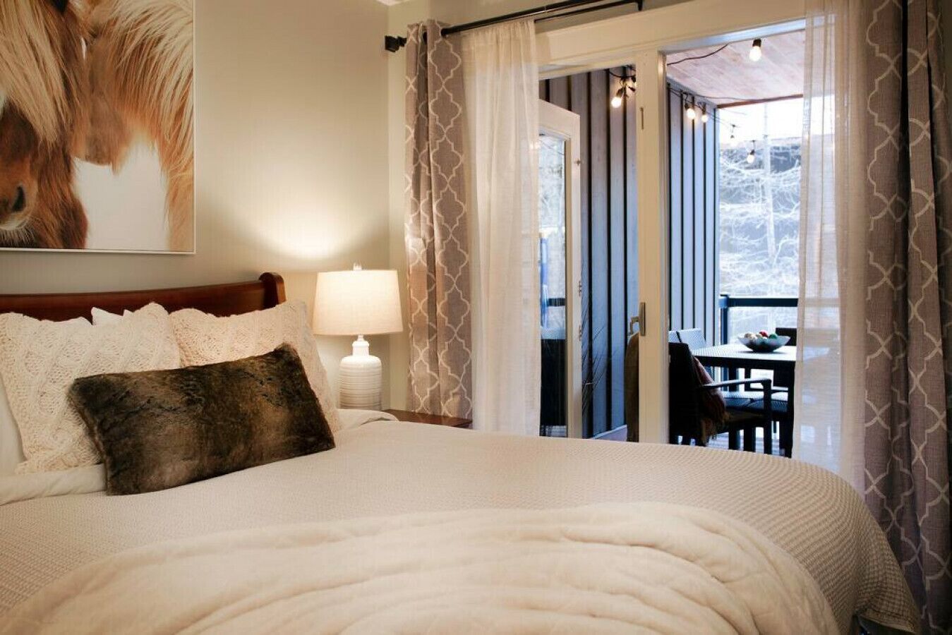 2 間睡房、書桌、熨斗/熨衫板、可攜式嬰兒床