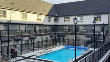 Et oppvarmet basseng