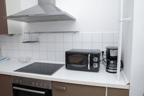 Fridge, microwave, oven, stovetop - 3-rooms-apartment Central Museuminsel Berlin-mitte for 7 Persons (Berlin)