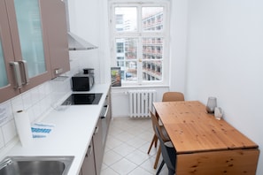 Fridge, microwave, oven, stovetop - 3-rooms-apartment Central Museuminsel Berlin-mitte for 7 Persons (Berlin)