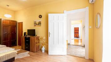 2 bedrooms, iron/ironing board, WiFi, bed sheets