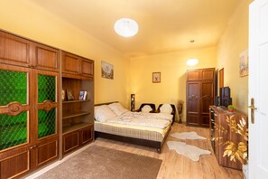 2 chambres, fer et planche à repasser, Wi-Fi, draps fournis