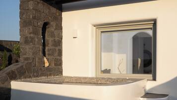 Essential Suite with Balcony& Hot Tub | Terrace/patio