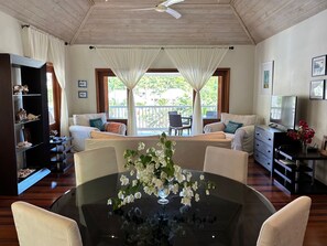 Smart TV - Spacious one bed apartment with stunning views of Nonsuch Bay  (FreeTown)