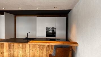 Oven, stovetop, dishwasher, coffee/tea maker