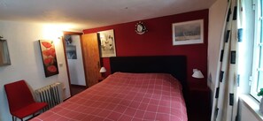 2 habitaciones, tabla de planchar con plancha, wifi y ropa de cama