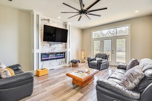 House (5 Bedrooms) | Interior