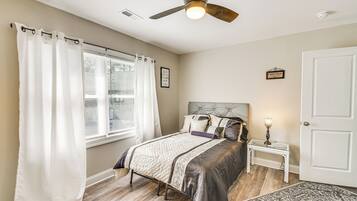 House (5 Bedrooms) | Interior