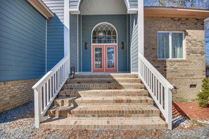 House (5 Bedrooms) | Interior