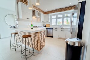 Private kitchen - Bohemian Villa - 5 Minutes Walking From the Beach - Pool (Aruba)