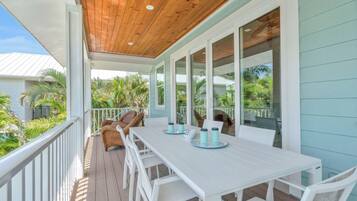 House, 5 Bedrooms | Outdoor dining