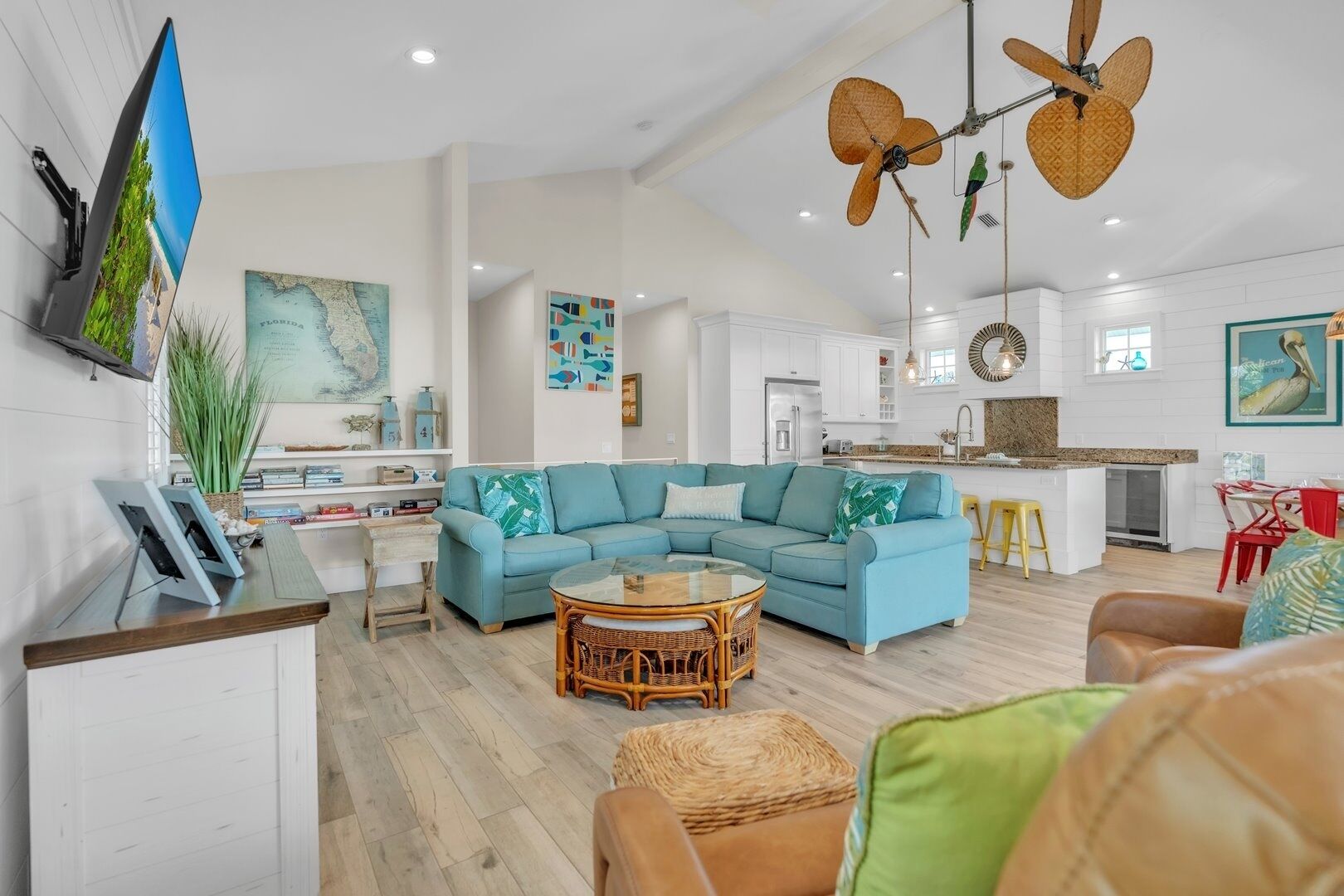 House, 5 Bedrooms | Living area