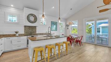 House, 5 Bedrooms | Private kitchen | Fridge, coffee/tea maker, toaster