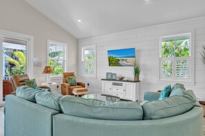 House, 5 Bedrooms | Living area