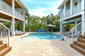 House, 5 Bedrooms | Pool