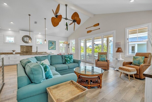 House, 5 Bedrooms | Living area