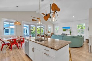 House, 5 Bedrooms | Interior