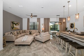 Casa, 5 quartos | Área de estar | Smart TV