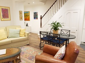 Interior - Elegant 2 Bedroom Garden Maisonette near Olympia (London)