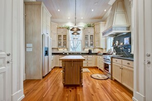 Kühlschrank, Ofen, Herdplatte, Geschirrspüler