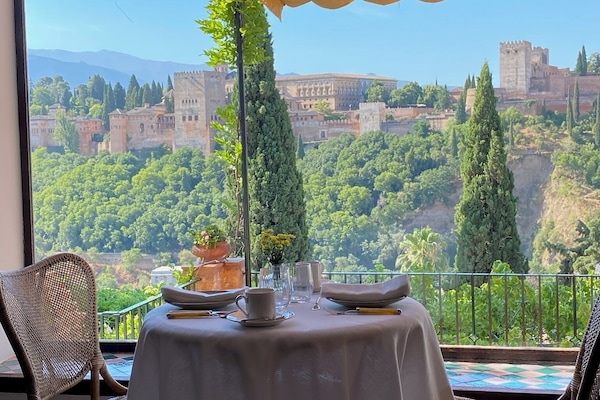 Free daily cooked-to-order breakfast