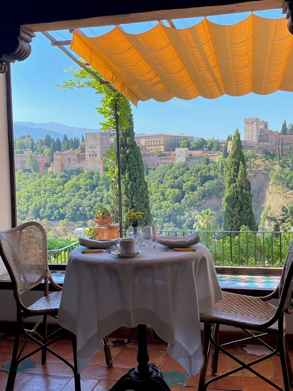 Petit déjeuner préparé à la commande compris tous les jours