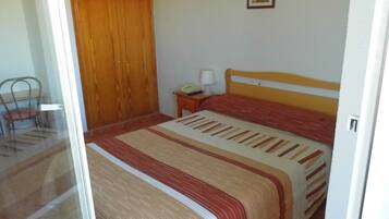 Habitación estándar doble, vistas a la montaña | Escritorio, espacio para trabajar con un portátil, wifi gratis