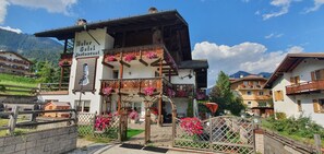 Front of property - InterHotel B&B (San Giovanni di Fassa)