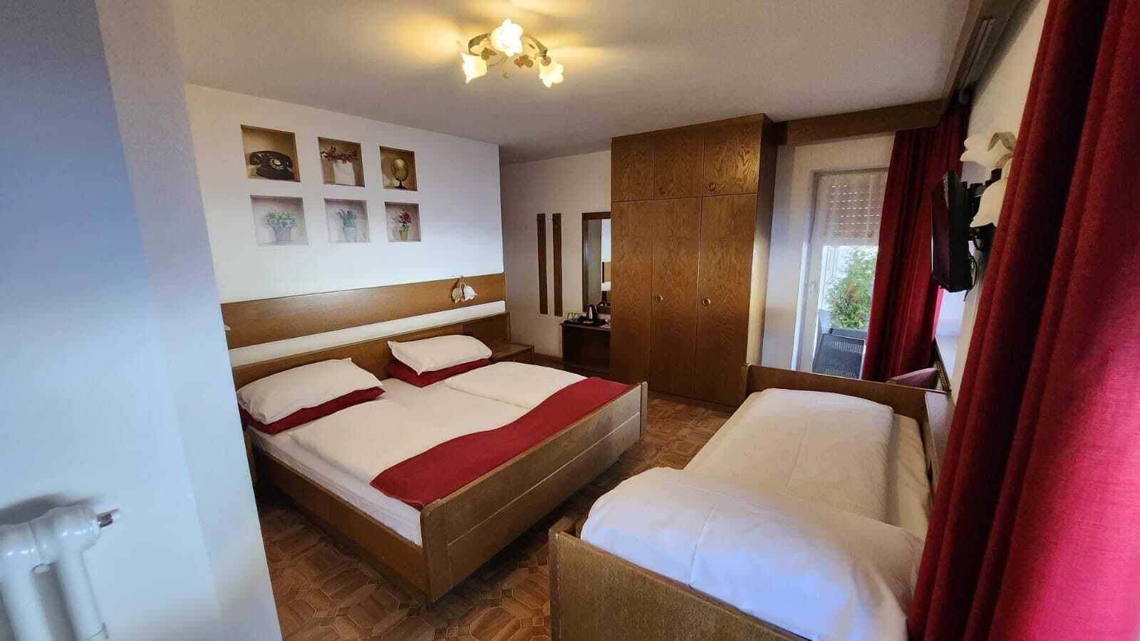 Deluxe-Doppelzimmer | Hochwertige Bettwaren, Daunenbettdecken, Zimmersafe, Schreibtisch