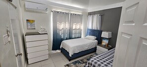 2 室のベッドルーム、アイロン / アイロン台、WiFi、ベッドシーツ