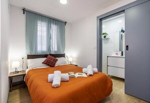 4 bedrooms, desk, iron/ironing board, travel cot