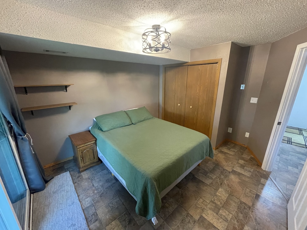 Peaceful twinhome in desirable north Bismarck neighborhood! Bismarck