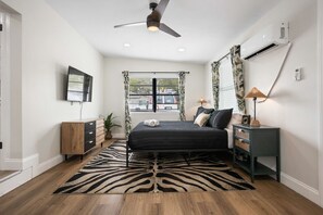 4 bedrooms, desk, iron/ironing board, travel cot