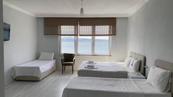 Basic Quadruple Room | Free WiFi, bed sheets